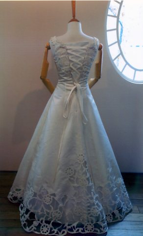 WEDDING｜シンプル系ウェディングドレス、人気ウエディングドレス・隠れ家アトリエ・札幌
